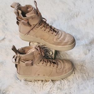 Nike Womens WMNS Air Force 1 HI UT
Sneakers/Shoes